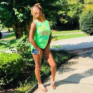 Meet your Posher, Monique